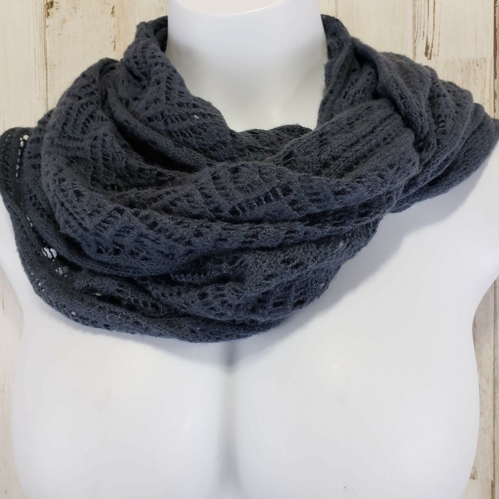 AEO Knit Infinity Scarf 😉5 for $25!😉 - Picture 4 of 5